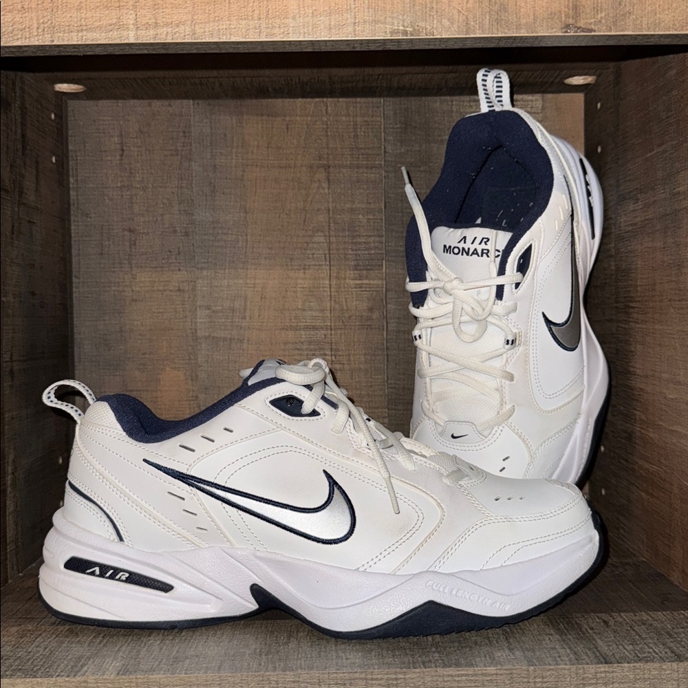 NIKE AIR MONARCH Men Sneakers-size 11